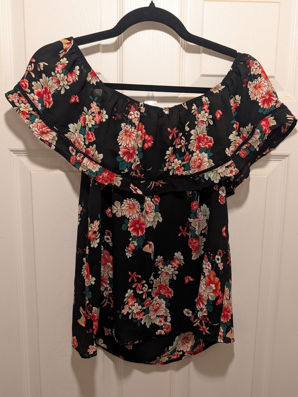 Lily White Black Off-Shoulder Top with Coral and Cream Floral Print - Picture 6 of 8